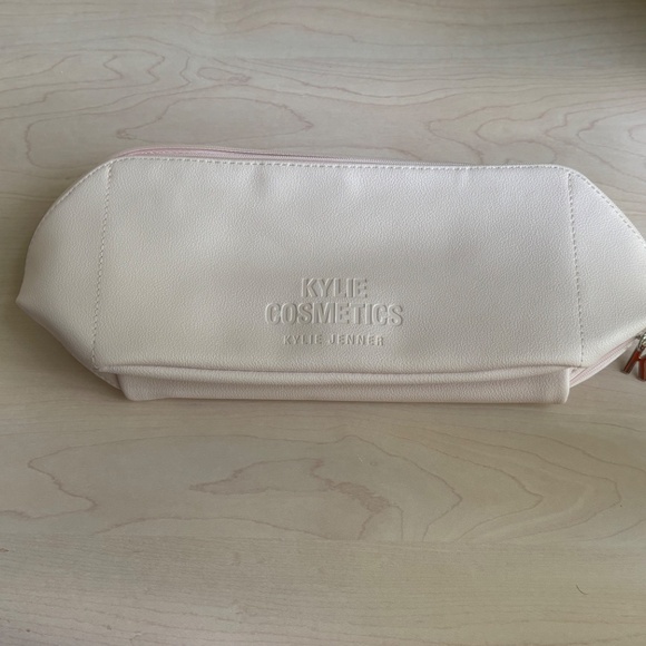 New Kylie Cosmetics Light Pink Zippered Cosmetic Case  w/ Zipper Charm & Mirror - Picture 1 of 13